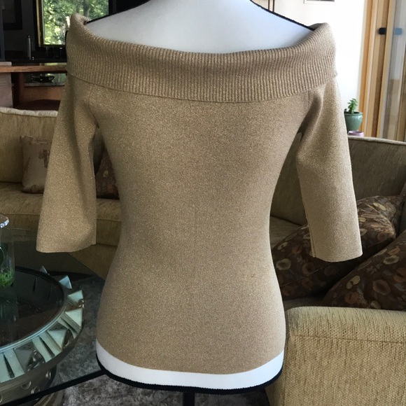🔥TOTAL VAMP TOP — U-Knit. Glistening Gold Shimmer. Off Shoulder 🌺 STUNNING !♥️ - Picture 5 of 8